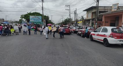 Familiares de fallecidos en choque se enfrentan con personal de la Fiscalía de Veracruz