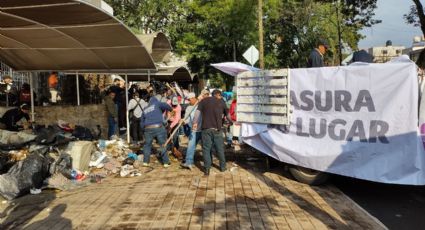 Alcalde de Tlajomulco advierte a Caabsa con cancelar concesión, tira basura en sus oficinas