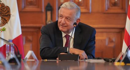 AMLO va por nueva meta de energías limpias tras reunión con John Kerry, enviado de EU