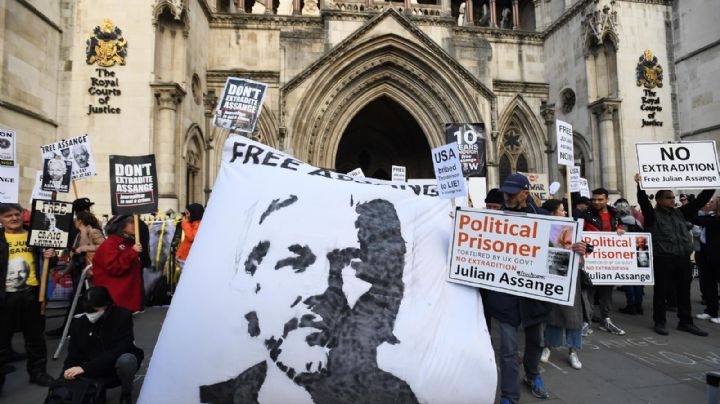 'Golpe' a Julian Assange: Reino Unido autoriza su extradición a EU