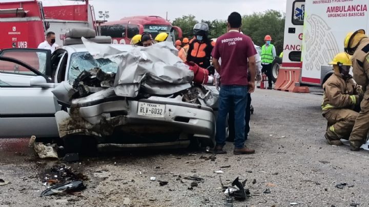 ¡El susto de su vida! Chofer queda prensado tras grave accidente automovilístico