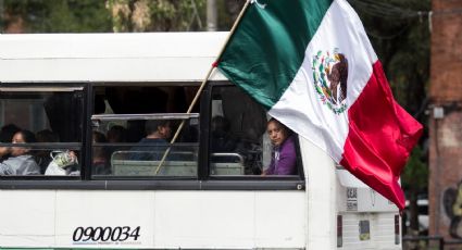 Transportistas reciben 'lanita' por gasolina y unidades, revira Gobierno