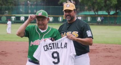 (VIDEO) AMLO se 'luce' en el 'beis': le gana a deportistas icónicos