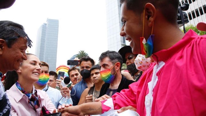 Claudia Sheinbaum se convierte en la primer jefa de gobierno que asiste a la Marcha LGBT+