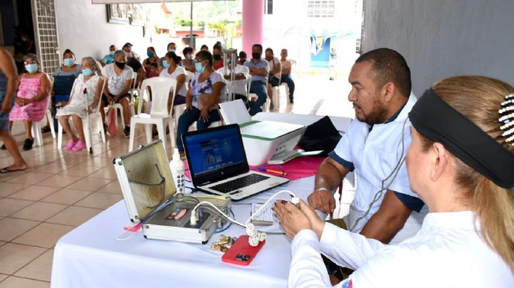 DIF de Tihuatlán realiza campaña de salud contra la Osteoporosis