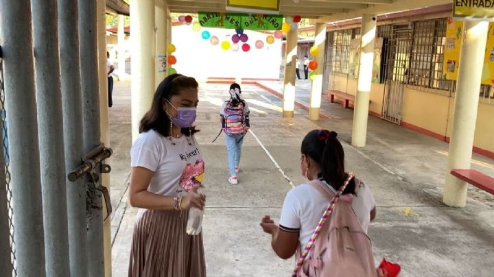 Repunte COVID: Dos escuelas cierran sus puertas por brote de contagios