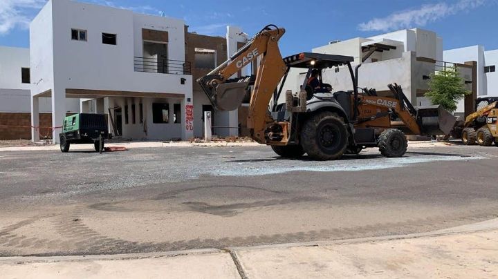 Demuelen vivienda que explotó al poniente de Hermosillo