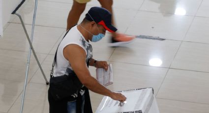 Elecciones Quintana Roo 2022: sujeto en moto ‘arrolla’ una casilla… por accidente