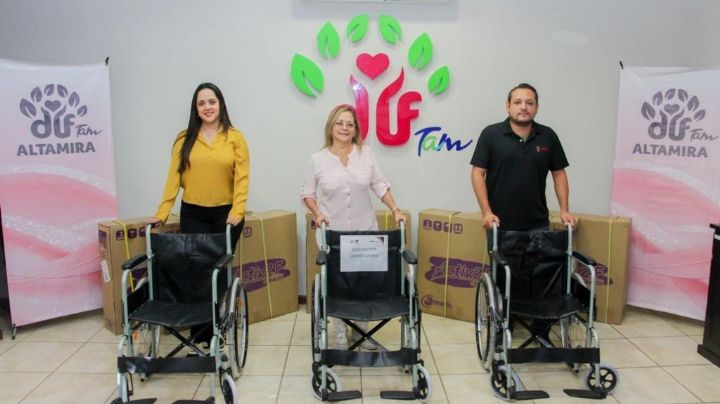Ya se tendrá más apoyo... Grupo Farmacéutico dona sillas para sistema DIF