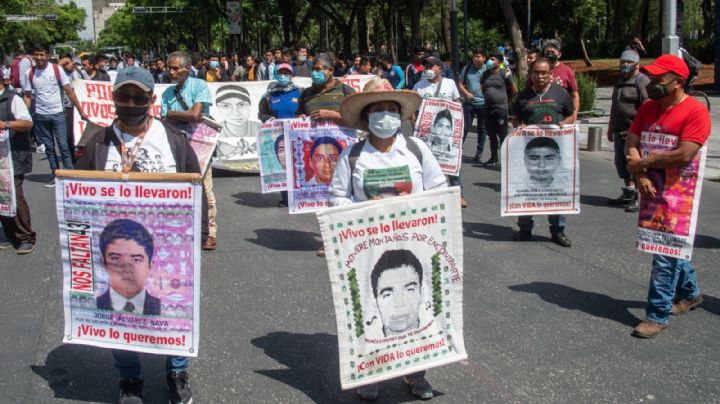 Caso Ayotzinapa: Padres temen que 4T saque su "verdad histórica" como Peña