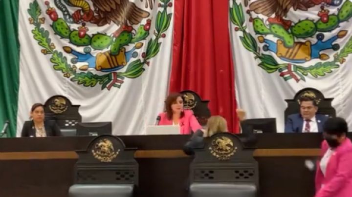 (VIDEO) Diputada de Tamaulipas arrebata urna... y compañera resulta herida con cristal