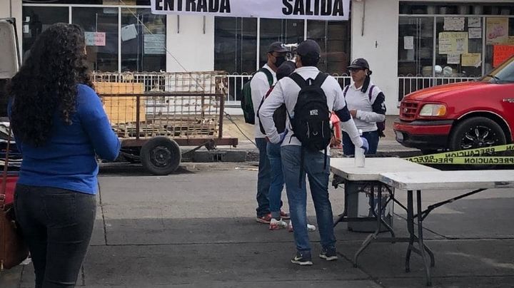 No quieren ambulantes en Mercado de la Cruz