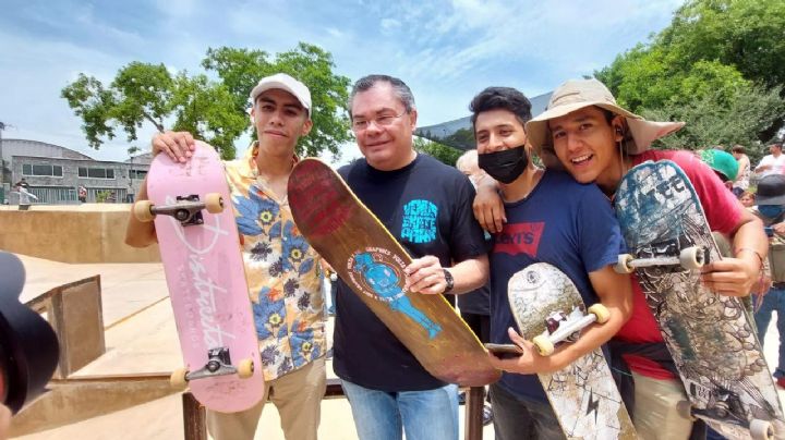 Rafael Reyes asiste a la exhibición de skate, bmx y roller en el skatepark de CIVAC