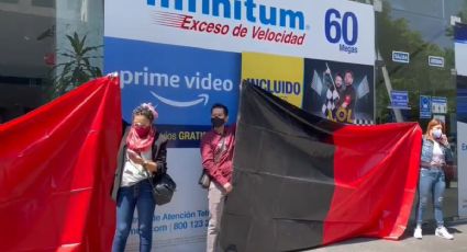 (VIDEO) ¡Estalla huelga en Telmex! Telefonistas izan banderas rojinegras y se van a paro