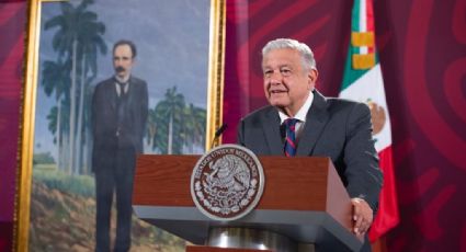 (VIDEO) AMLO homenajea a Cuba: 'serenata' de Amaury Pérez y cuadro de José Martí