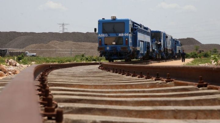 Van a terminar subiéndose al Tren Maya, dice AMLO a 'adversarios'