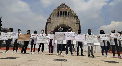 Servicio Social: Pasantes de medicina protestan en CDMX para exigir seguridad