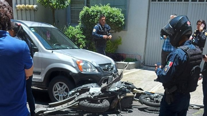 (VIDEO) Cae persona acusada de robo y ‘embestida’ por una camioneta en CDMX