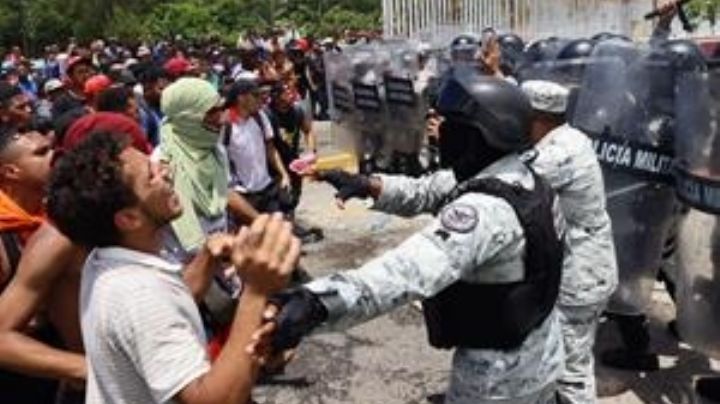 Caravana ataca oficina migratoria en el municipio mexicano de Huixtla