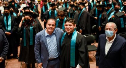 Cuauhtémoc Blanco y Katya Echazarreta asisten a la  Ceremonia de Graduación de la UTSEM