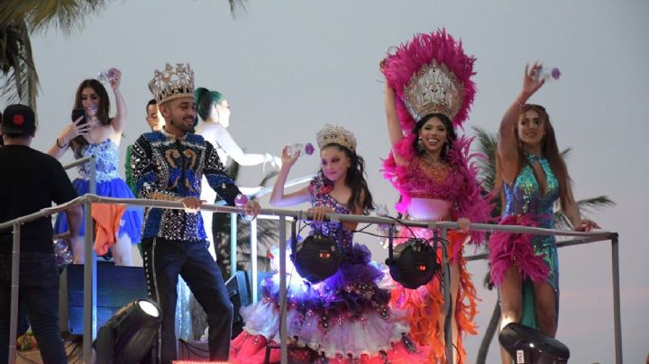 Carnaval de Veracruz 2022: Turistas disfrutan del cuarto desfile de Carnaval