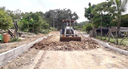 Moderniza el alcalde de Tihuatlán la avenida principal de Acuatempa