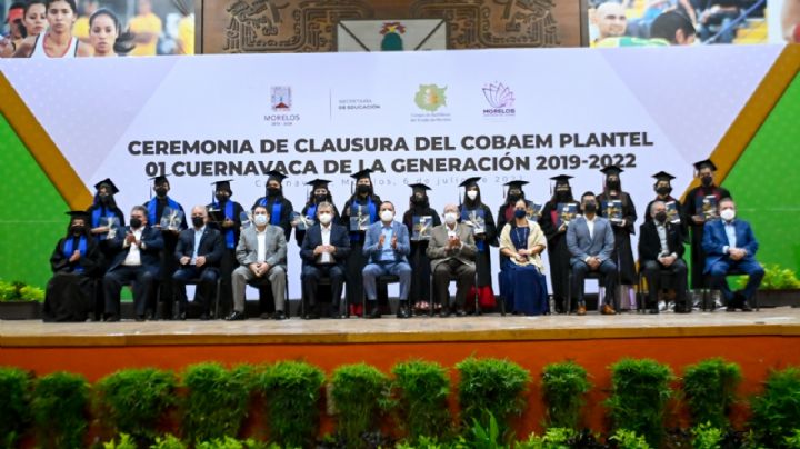 Cuauhtémoc Blanco asistió a la ceremonia de graduación del COBAEM Cuernavaca