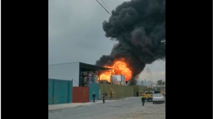 Incendio en Nuevo León: (VIDEO) Llamas consumen fábrica en Parque Industrial Mitras