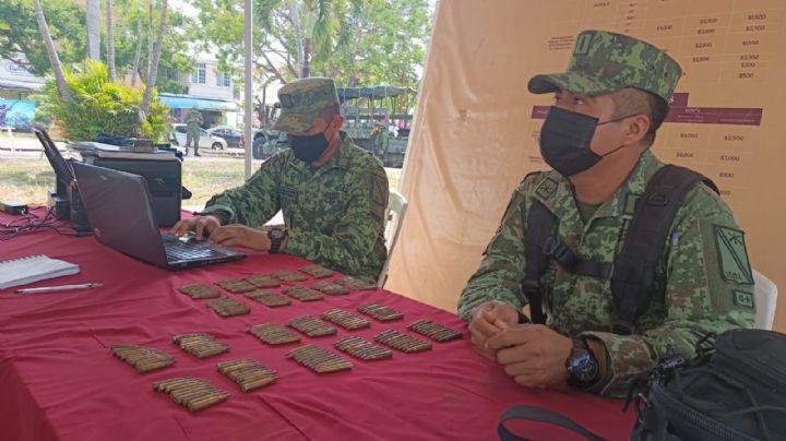 Ciudadanos altamirenses canjearon dos armas de uso exclusivo del ejercito