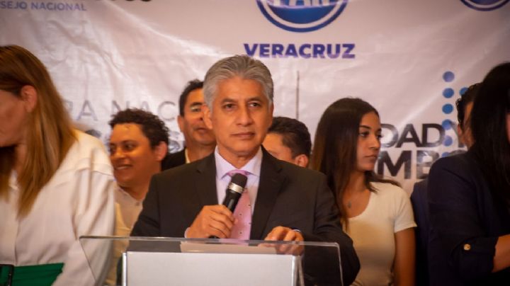 Enrique Cambranis presente como Coordinador de Bancada en el Congreso de Veracruz