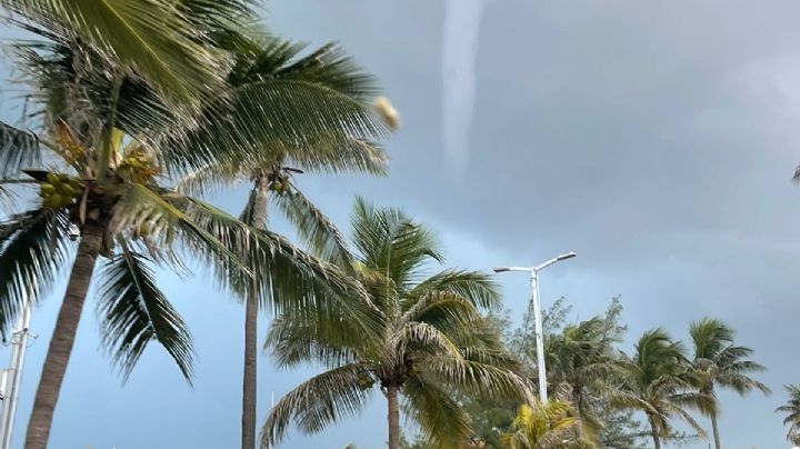 (VIDEO) ¡De miedo! Tromba marina azota las playas del puerto de Veracruz