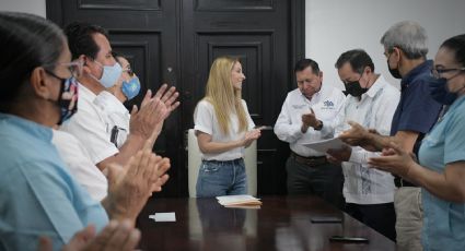 Entrega de escrituras al Centro de Educación Especial de Trastornos Visuales A.C.