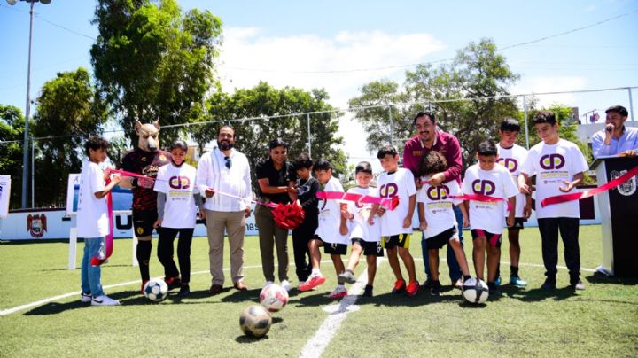 XXIV Ayuntamiento reinaugura cancha de fútbol rápido de la unidad deportiva reforma