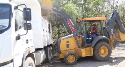 Continúan trabajos de limpieza y bacheo en Escobedo NL