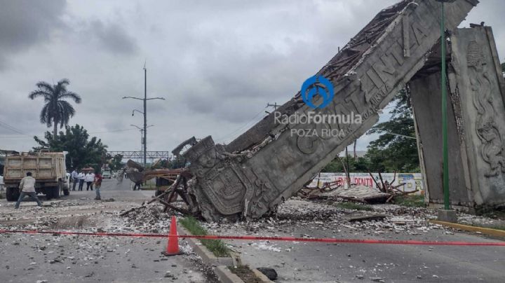 Falta de mantenimiento provoca el desplome del arco de bienvenida en Coatzintla