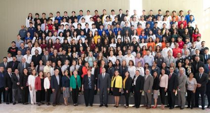 Reconocen a talentos de preparatoria de la UANL