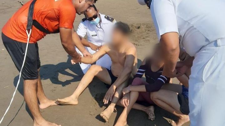 Marina rescata a personas en peligro de ahogamiento en playas de Coatzacoalcos