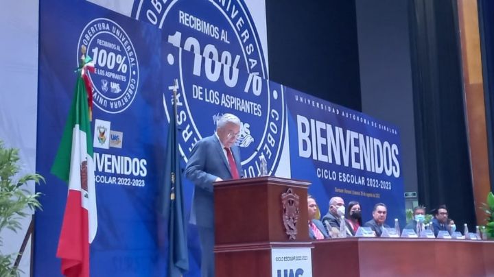 “Vengo en plan de amor con la universidad“, señala Rocha en el inicio del ciclo de la UAS 