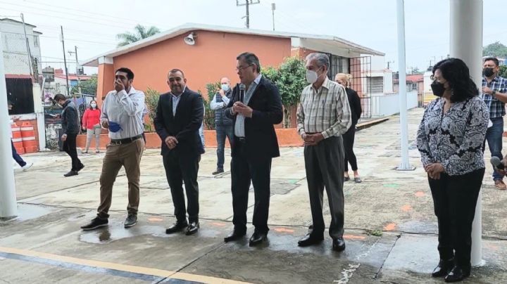 Alcalde Rafael Reyes y diputado Agustín Alonso entregan mejora en primaria de El Texcal