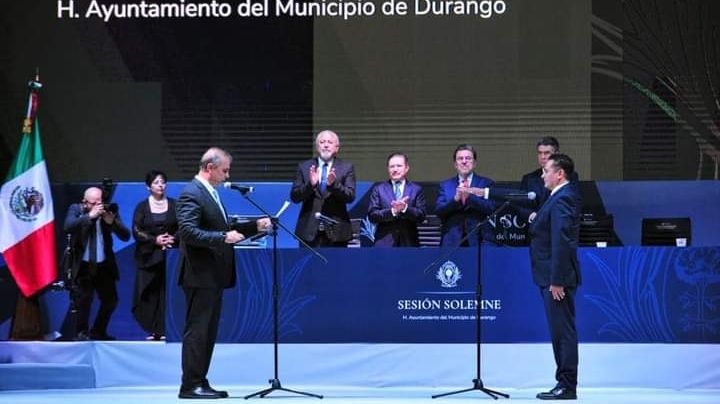 Toño Ochoa, rinde protesta como Presidente municipal de Durango