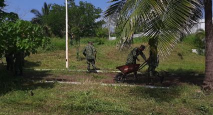 Ejército Mexicano "enchula" parque Vista Mar de Veracruz