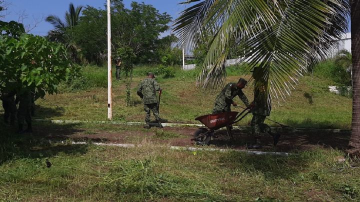 Ejército Mexicano "enchula" parque Vista Mar de Veracruz