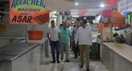 Supervisa Rodrigo Calderón limpieza en el mercado municipal