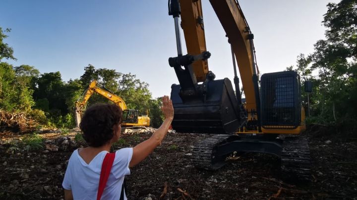 "Paren las máquinas": activistas protestan en Akumal contra la construcción del Tren Maya