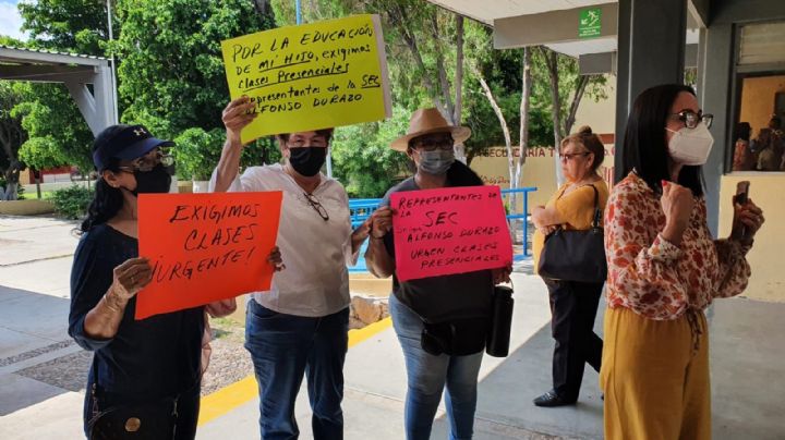 Regreso a Clases: Padres de familia se manifestaron por falta de aires acondicionados