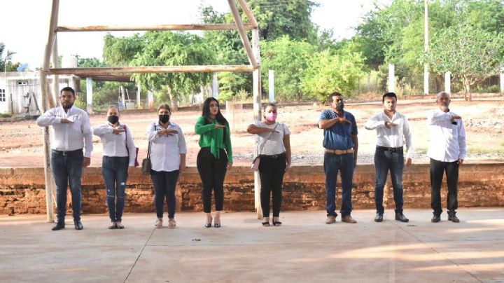 Ana Karen Val anuncia obras en jardín de niños y primaria de El Saladito