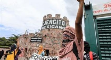 Vandalizan instalaciones militares en Guerrero en protesta por caso Ayotzinapa