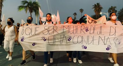 Protestan contra abuso sexual cometido a doctora en un consultorio de Farmacias Similares