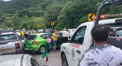 Carambola en Guerrero: choque múltiple en la Autopista del Sol deja al menos 10 heridos