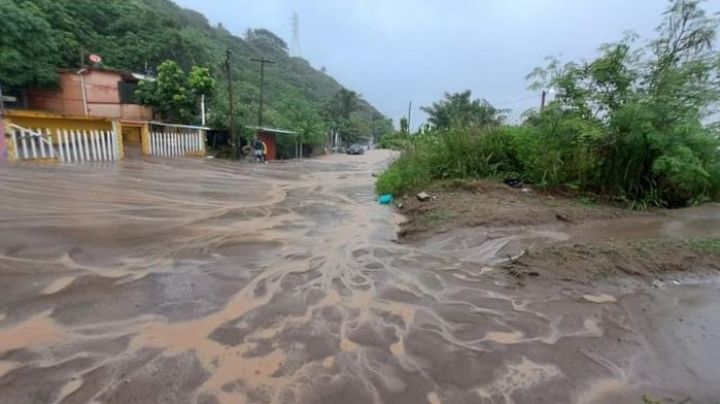 A causa de fuertes lluvias, Alvarado se inunda; se mantiene Alerta Gris